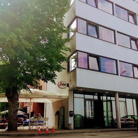 Carolina Hotel Пярну Экстерьер фото