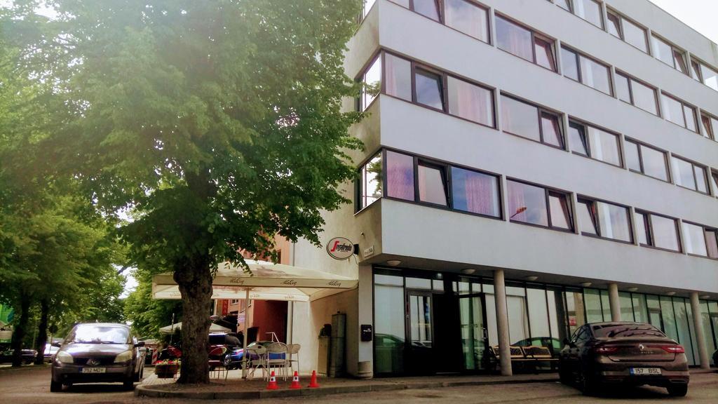 Carolina Hotel Пярну Экстерьер фото