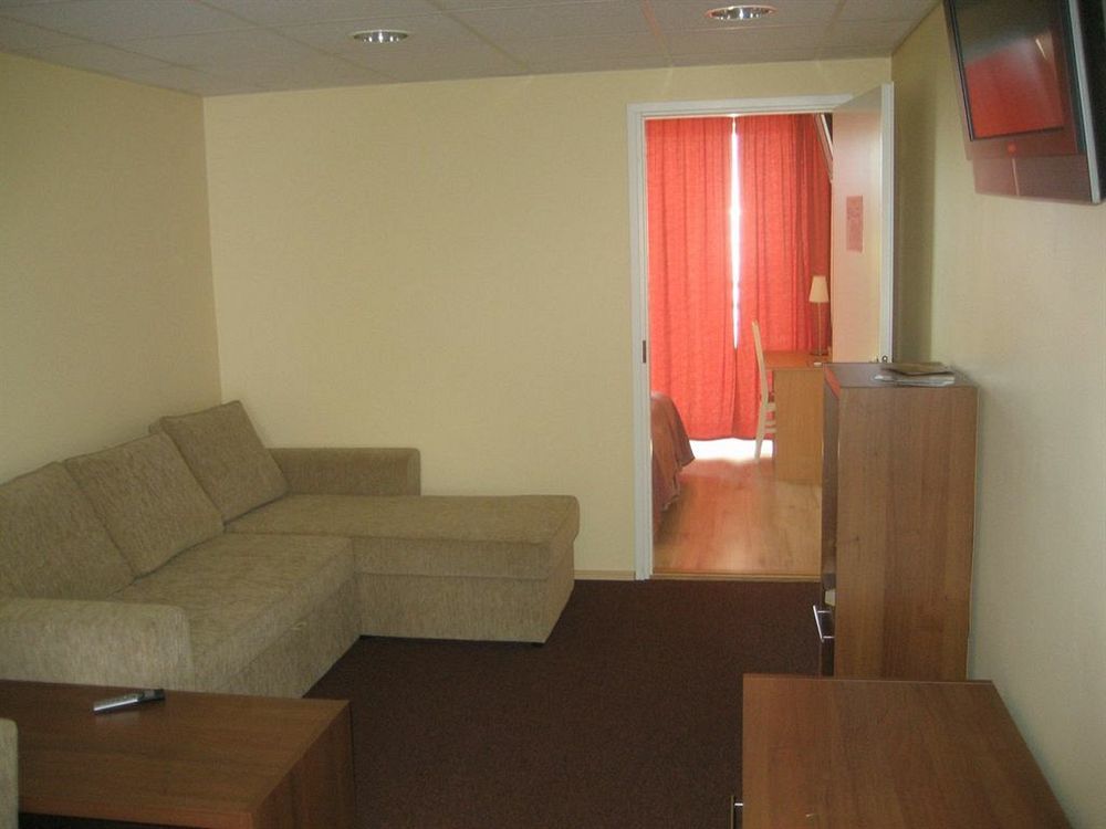 Carolina Hotel Пярну Экстерьер фото