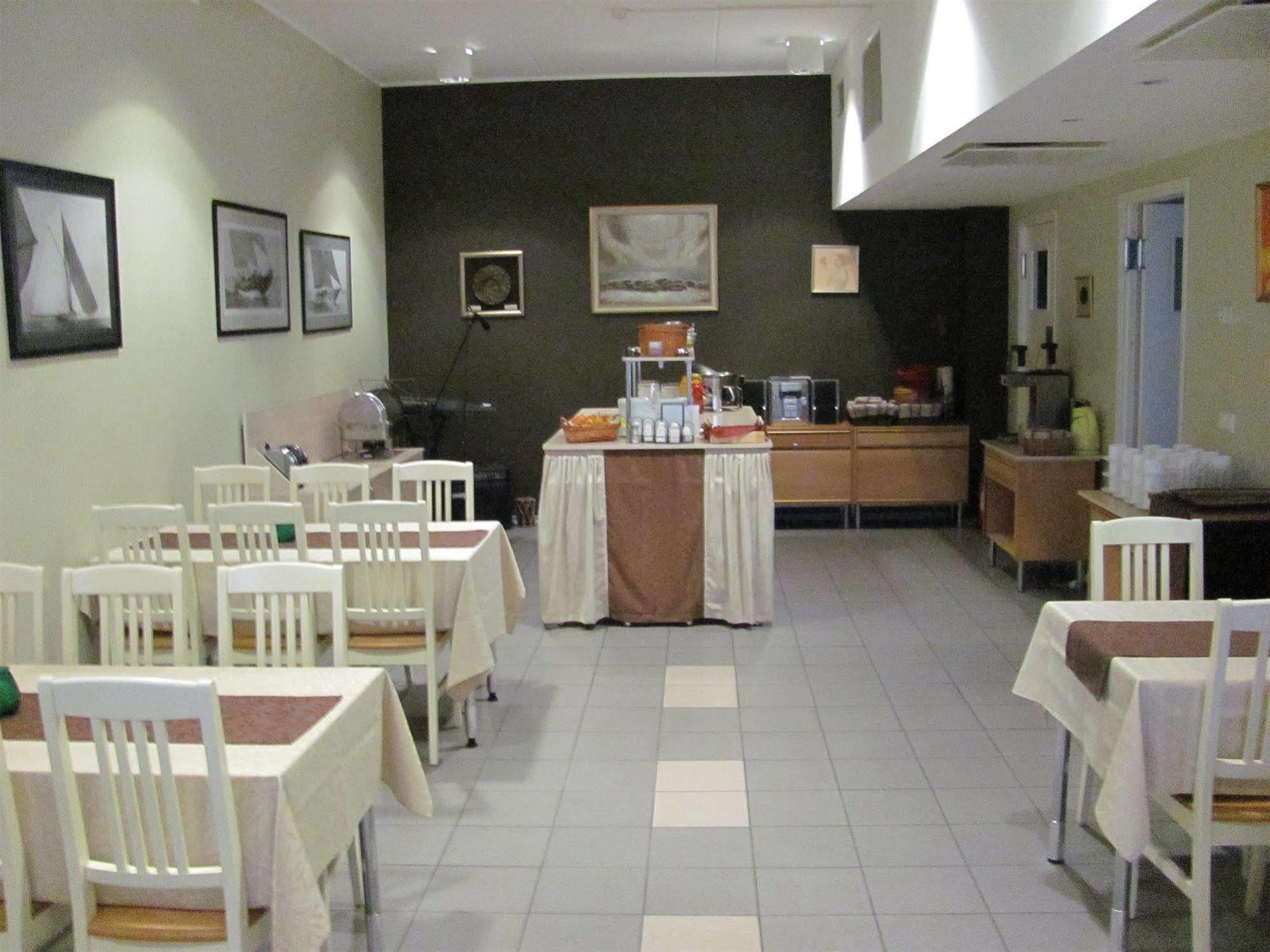 Carolina Hotel Пярну Экстерьер фото